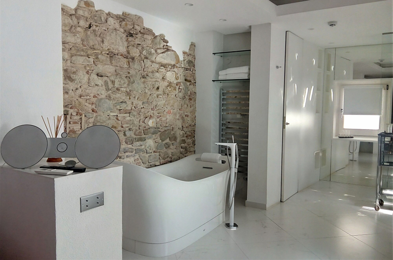 Bathroom, Hospedería Diez y Seis, Cádiz