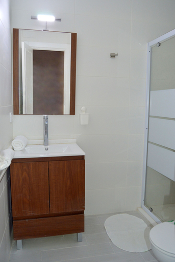 Bathroom 3, Apartments Soleil Plage 2, Girona