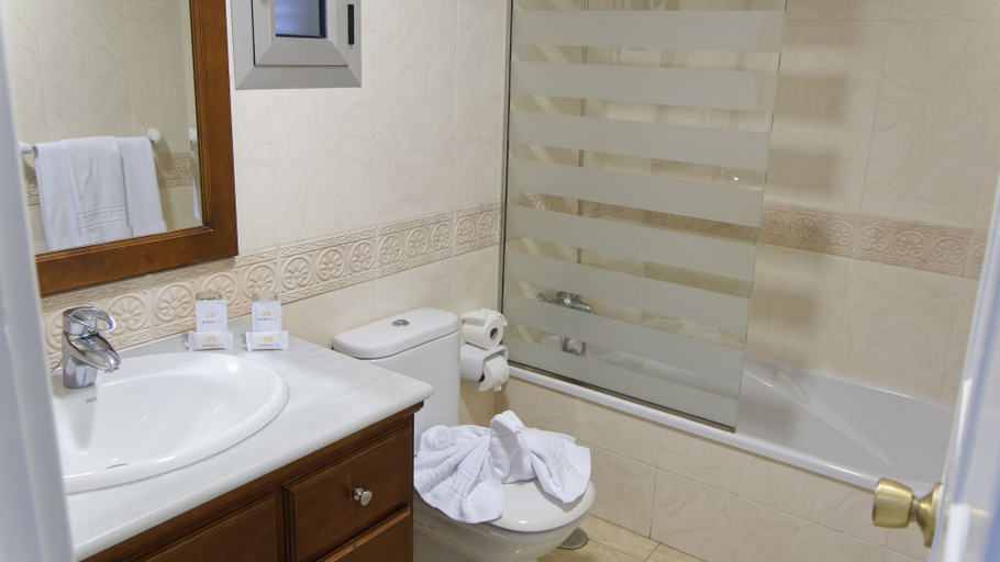 Bathroom 4, Jacarandas Beach, Las Palmas