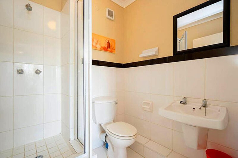 Bathroom 4, Summersands Apartment, eThekwini