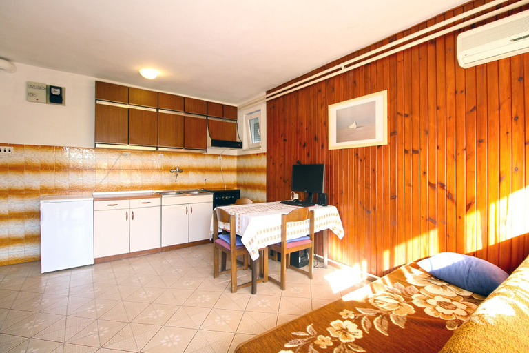 Others 5, Apartment 847, Pula