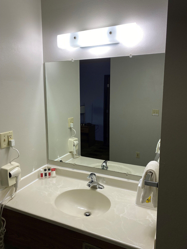 Bathroom 5, Super 8 by Wyndham Toledo, Tama