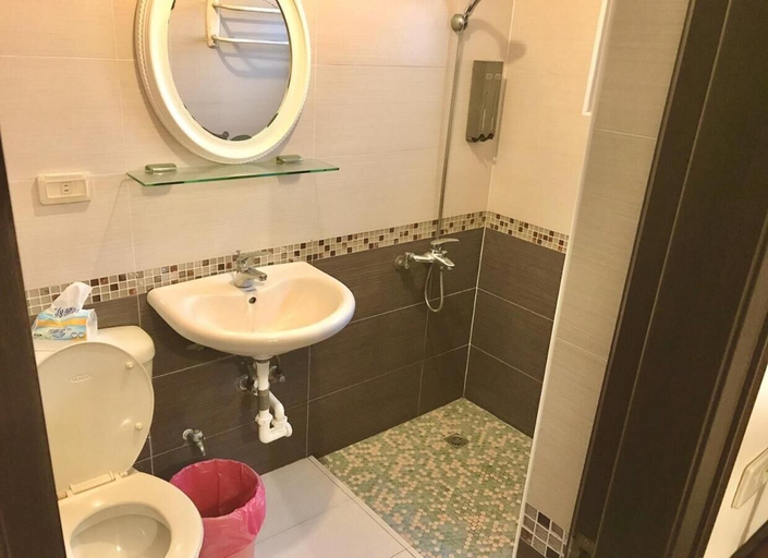 Bathroom 4, Fu Yuen Guesthouse, Penghu