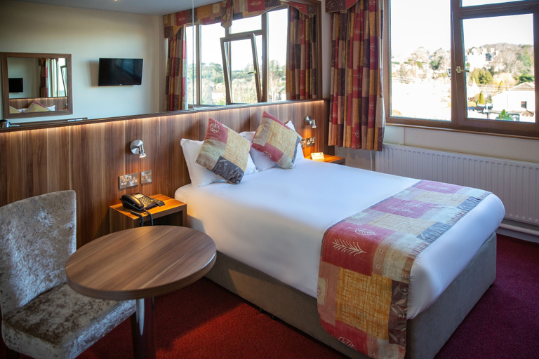 Bedroom 4, West County Hotel, Dublin