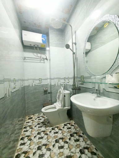 Bathroom, Van Quynh Hotel Dalat, Đà Lạt