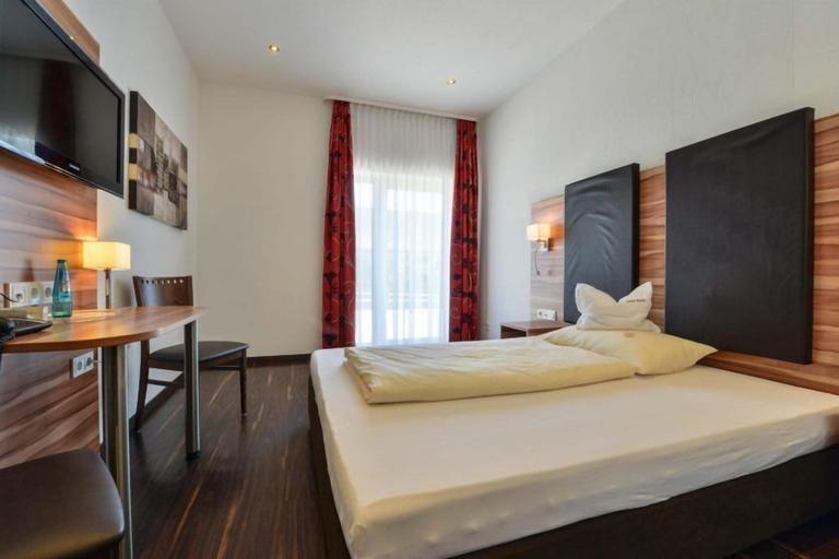 Bedroom 3, Hotel Renner, Mühldorf am Inn