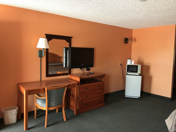 Others 5, American Inn Cleburne, Johnson