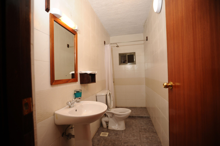 Bathroom 5, Kenya Comfort Suites, Starehe