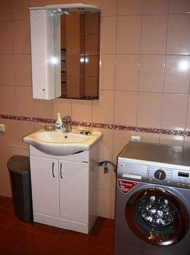 Bathroom 3, Apartment on Kholodilnaya 134, Tyumen'