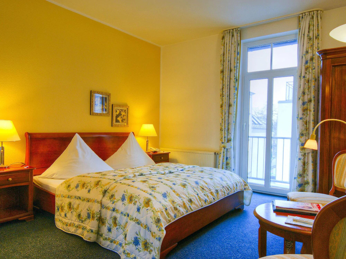 Bedroom 3, Kurparkhotel Warnemuende, Rostock