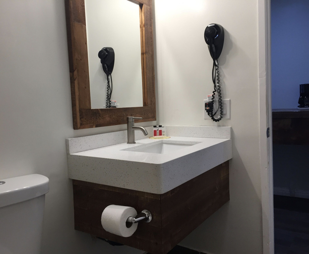 Bathroom 4, Days Inn & Suites by Wyndham San Diego SDSU, San Diego