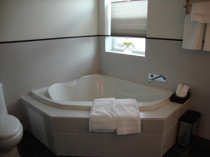 Bathroom 5, BlancNoir Bed & Breakfast, Baltimore