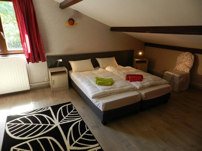 Bedroom 3, Gîte du Domaine des Pierres Dorées, Rhône