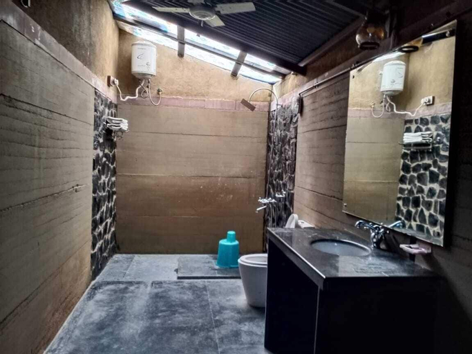 Bathroom 4, Maati Jungle Lodge, Umaria