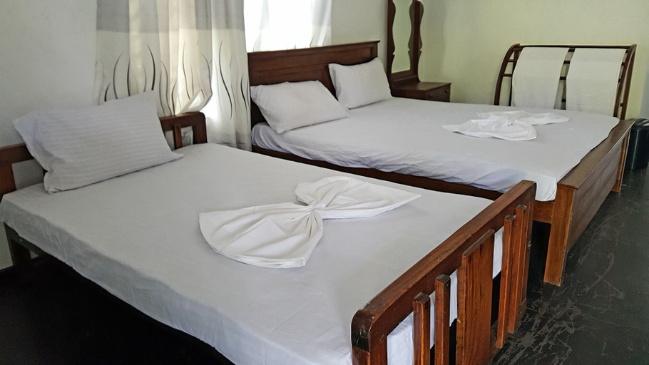 Bedroom 2, Hotel Sisilthera, N. Palatha East