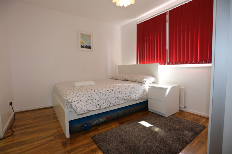 Bedroom 2, Beautiful 3 Beds House - Thamesmead, London