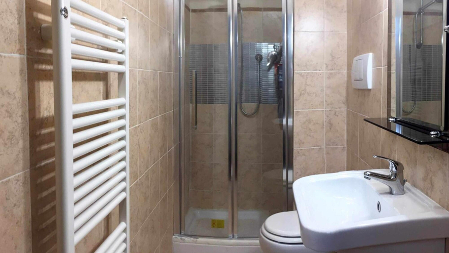 Bathroom 5, Mavitur Rooms, Perugia