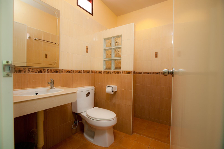 Bathroom 3, Phi Phi Top View Resort, Mueang Krabi