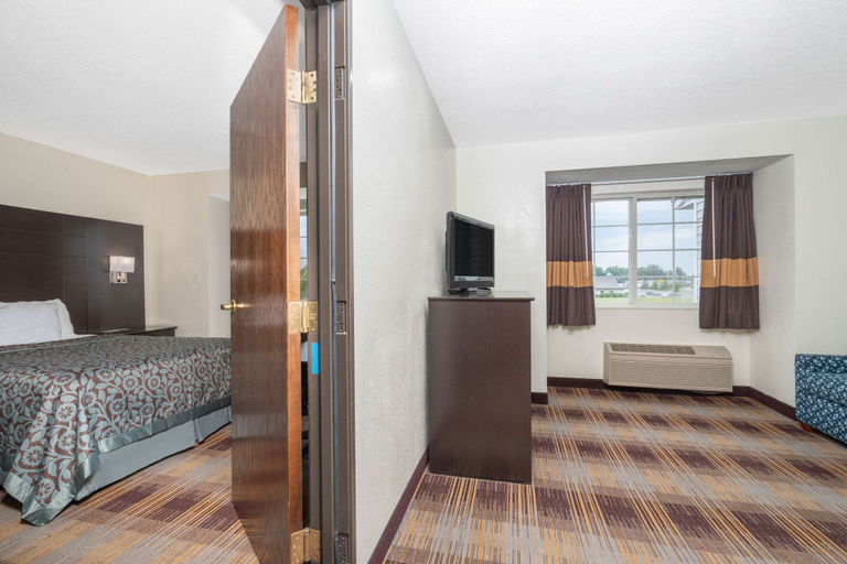 Bedroom 3, Days Inn by Wyndham Faribault, Rice
