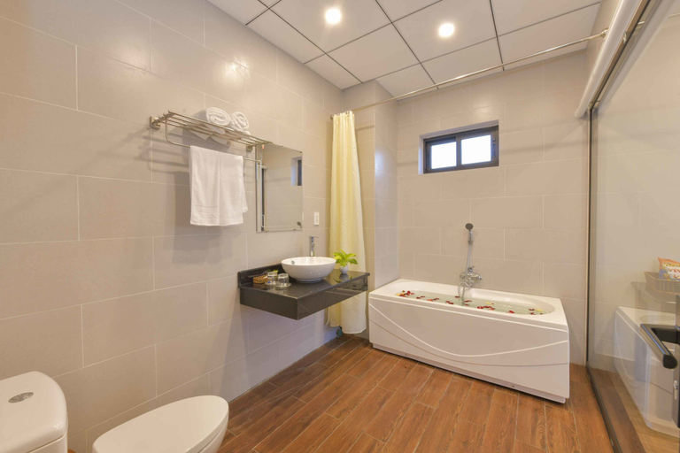 Bathroom 4, Island Town Villas, Da Nang
