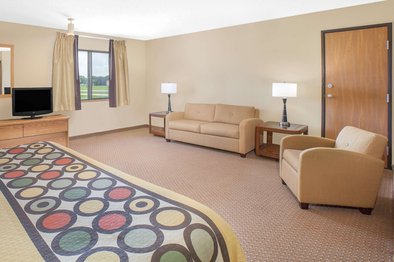 Others 4, Super 8 by Wyndham Mt Pleasant, Henry