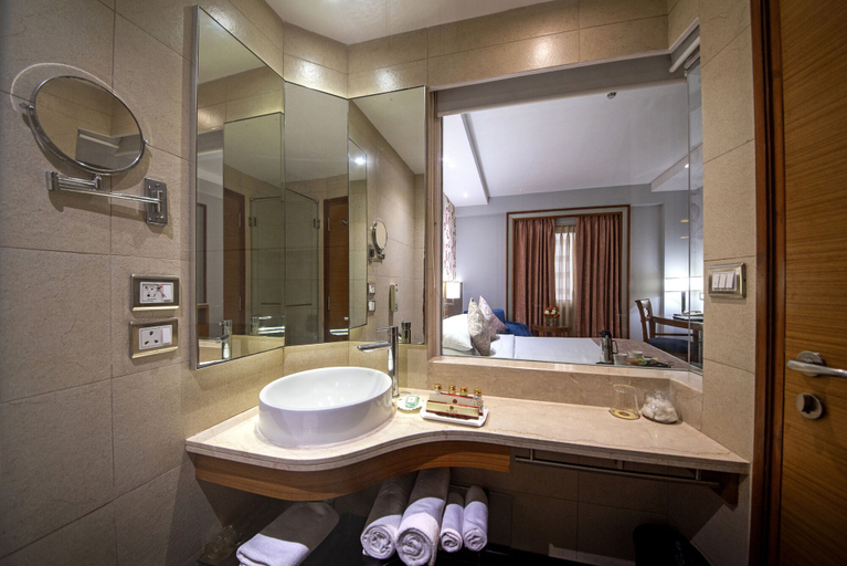 Bathroom 5, De Sovrani, North 24 Parganas