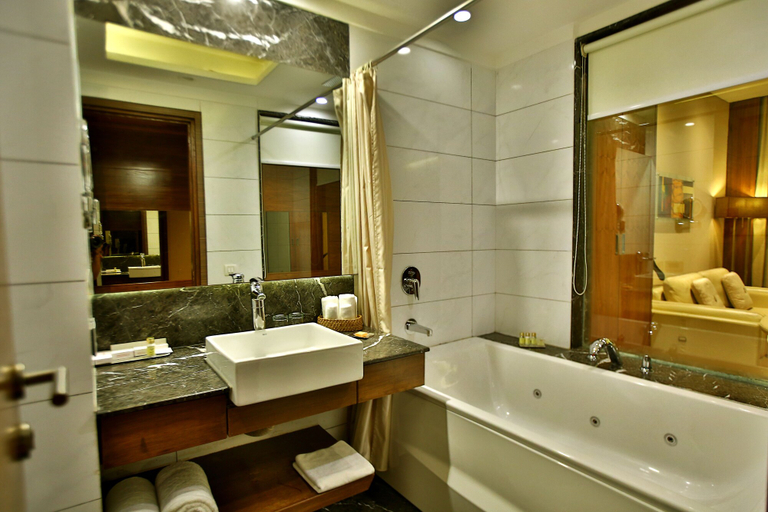 Bathroom 4, Park Ascent, Gautam Buddha Nagar