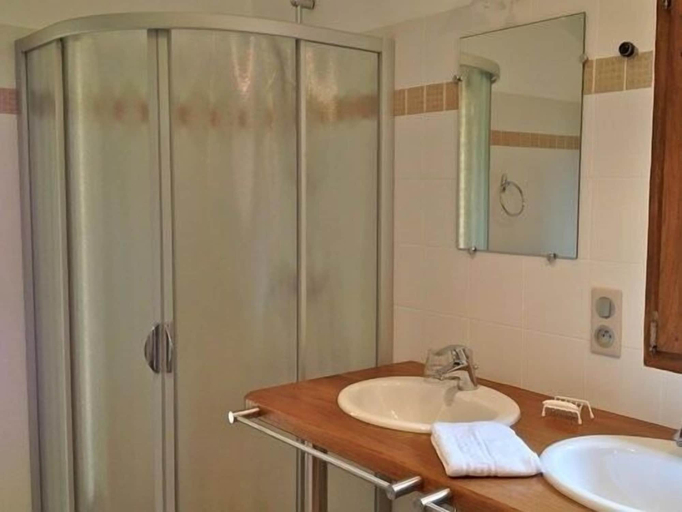 Bathroom, Tour Milou, Dordogne