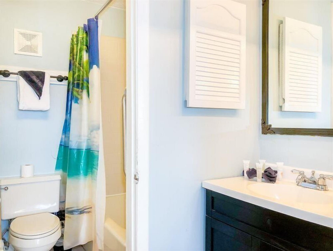 Bathroom 3, The Summit 1306, Bay
