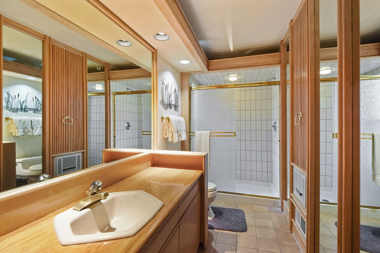 Bathroom 4, Sunset Lodge, Nevada