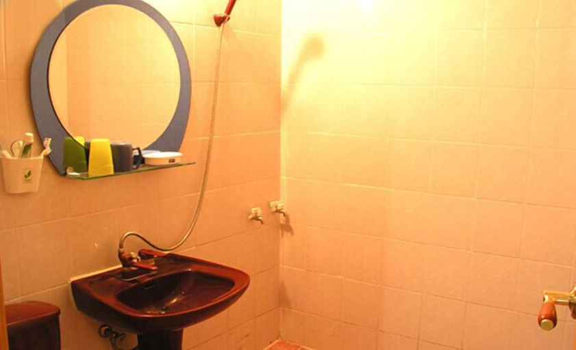 Bathroom 3, White House on the Hill HayanZip, Jinju