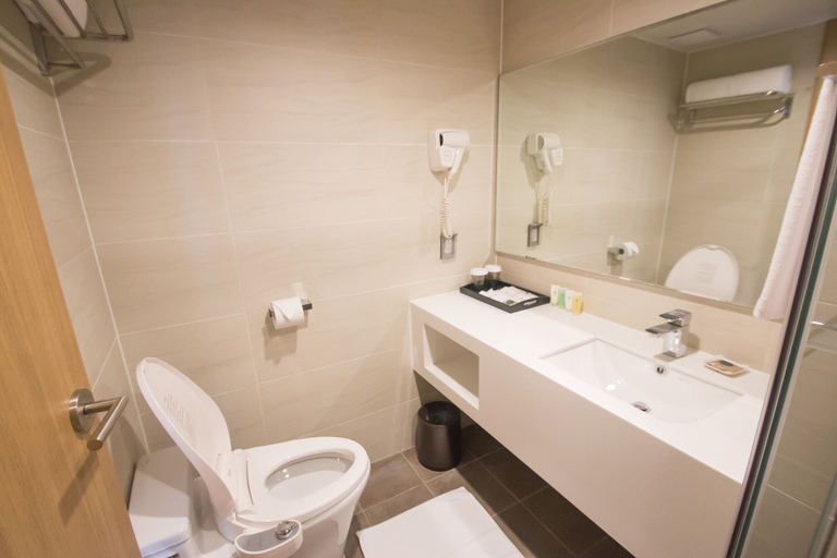 Bathroom 4, Saipan World Resort, Saipan