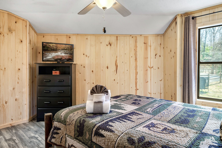 Bedroom 3, Gnoming Around, Sevier