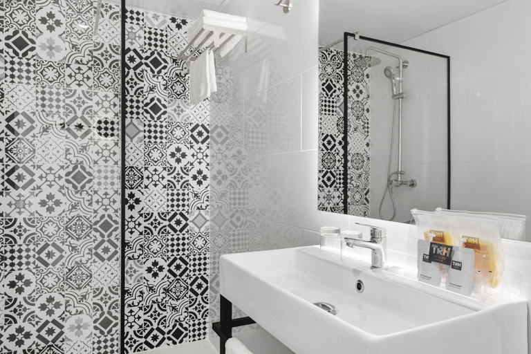 Bathroom 5, Palmanova Suites by TRH, Baleares