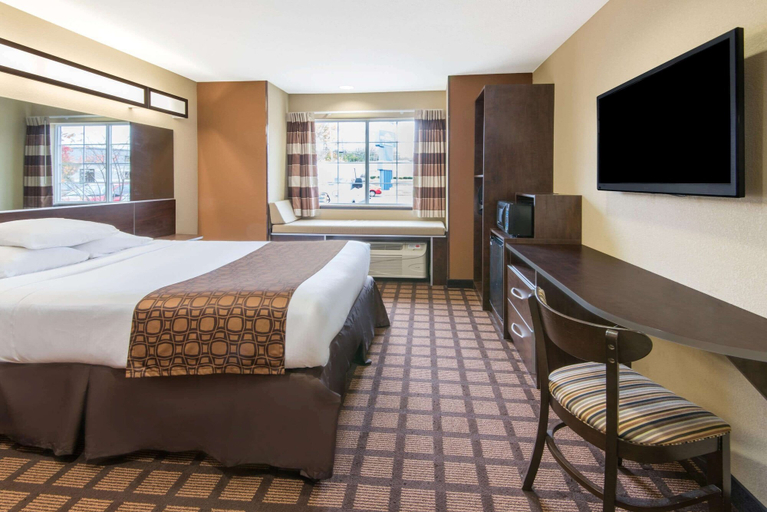 Bedroom 3, Microtel Inn & Suites by Wyndham North Canton, Stark