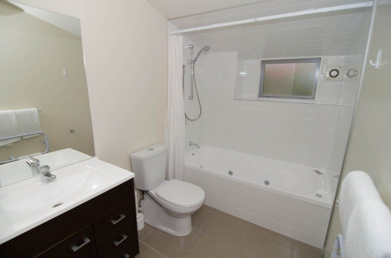 Bathroom 4, Quality Suites Amore, Christchurch