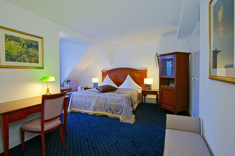 Bedroom 4, Kurparkhotel Warnemuende, Rostock