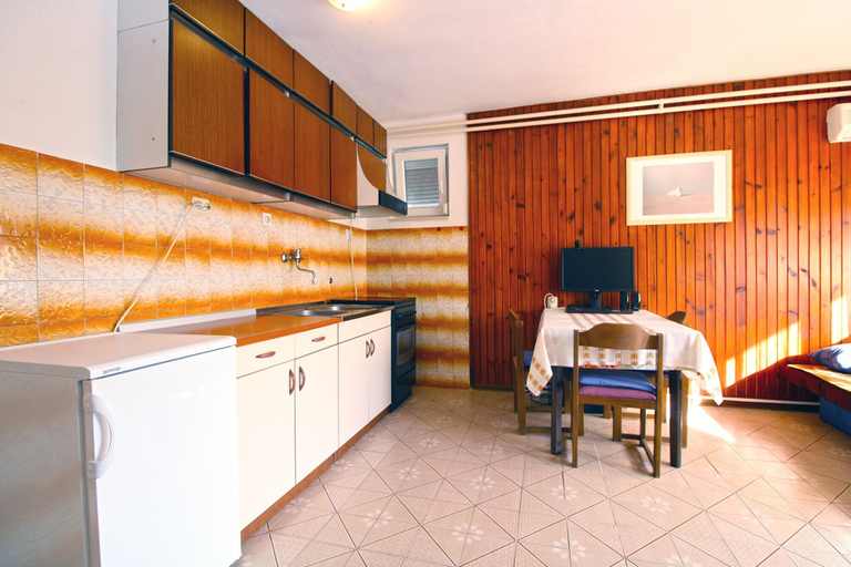 Others 4, Apartment 847, Pula