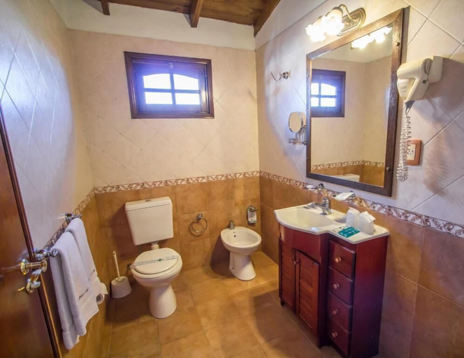 Bathroom 4, Hotel Sirenuse, General Pueyrredón