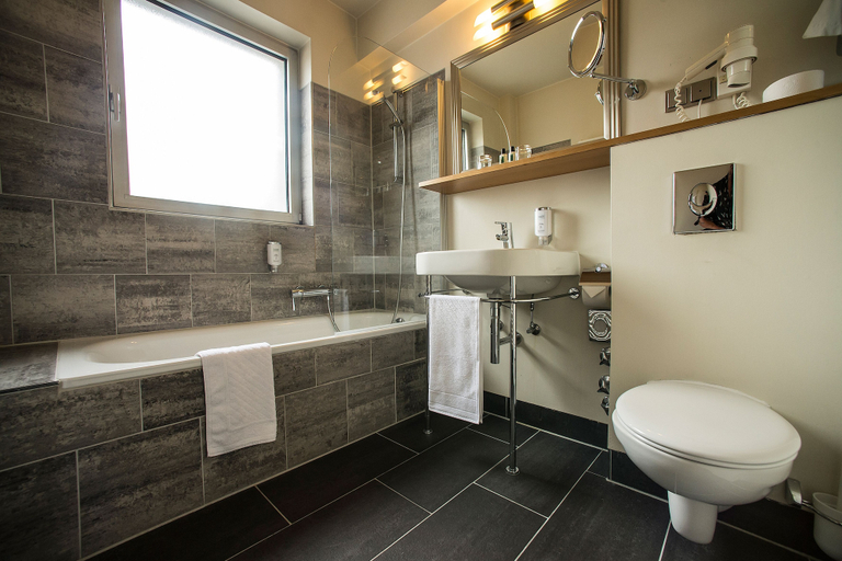Bathroom 5, Turm Hotel, Frankfurt am Main