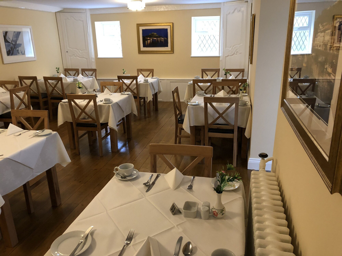 Food & Drinks 5, Almorah hotel
