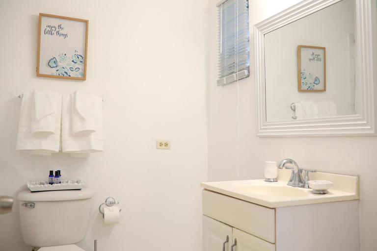 Bathroom 3, New Kingston's Deluxe Apartment