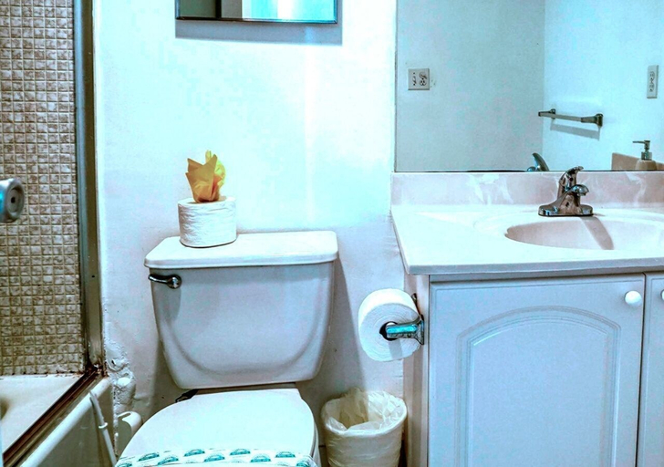 Bathroom 4, The Tides on Hollywood, Broward