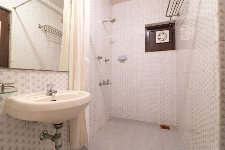 Bathroom 4, Horizon Hotel, North Goa
