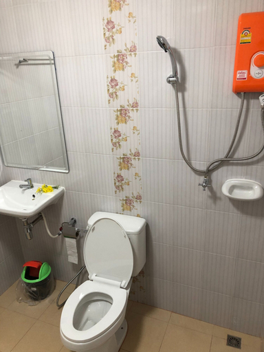 Bathroom 4, Mitkhoonyoum Hotel, Khun Yuam