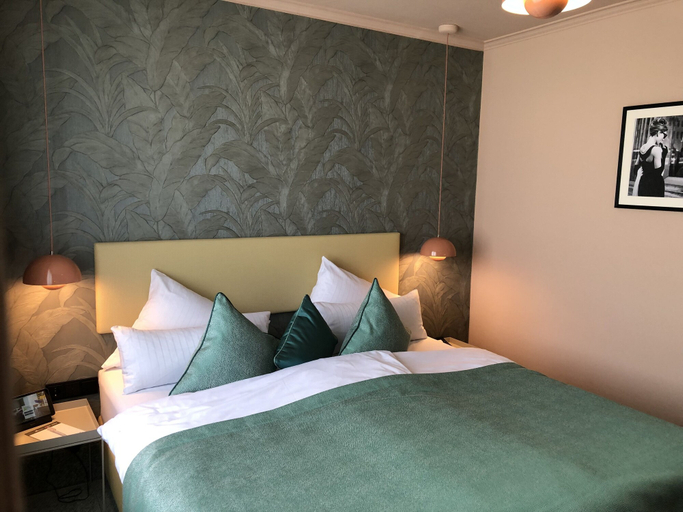 Bedroom 4, Hotel Metropol by Maier Privathotels, München