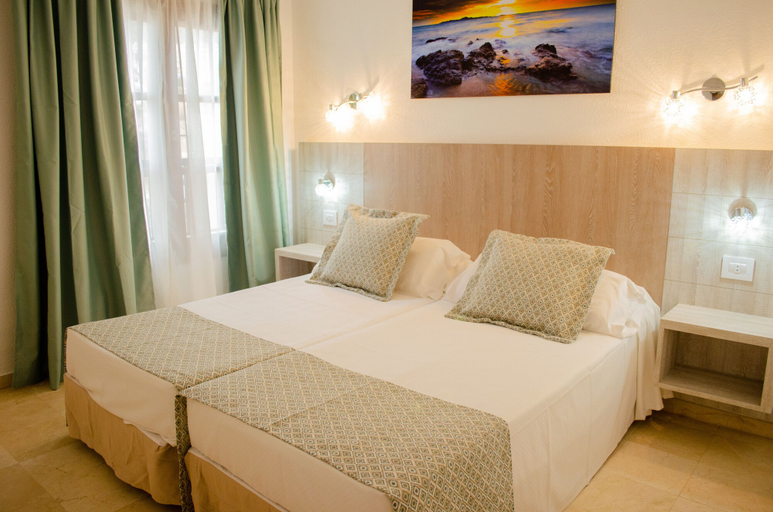 Bedroom 3, Klayman Olivina Aparthotel, Santa Cruz de Tenerife