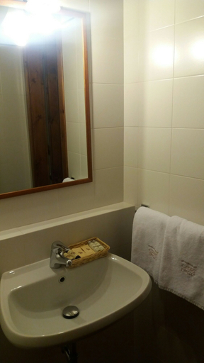 Bathroom 4, Collelungo, Siena