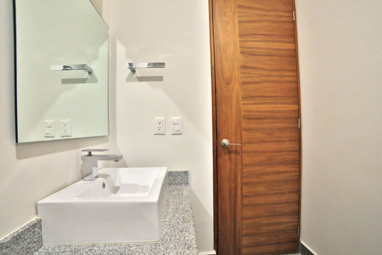 Bathroom 4, IK Zama 02, Cozumel