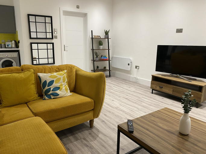 Others 3, Stylish 3beds Nystyle Apt - Parking, Self Check-in, Swansea